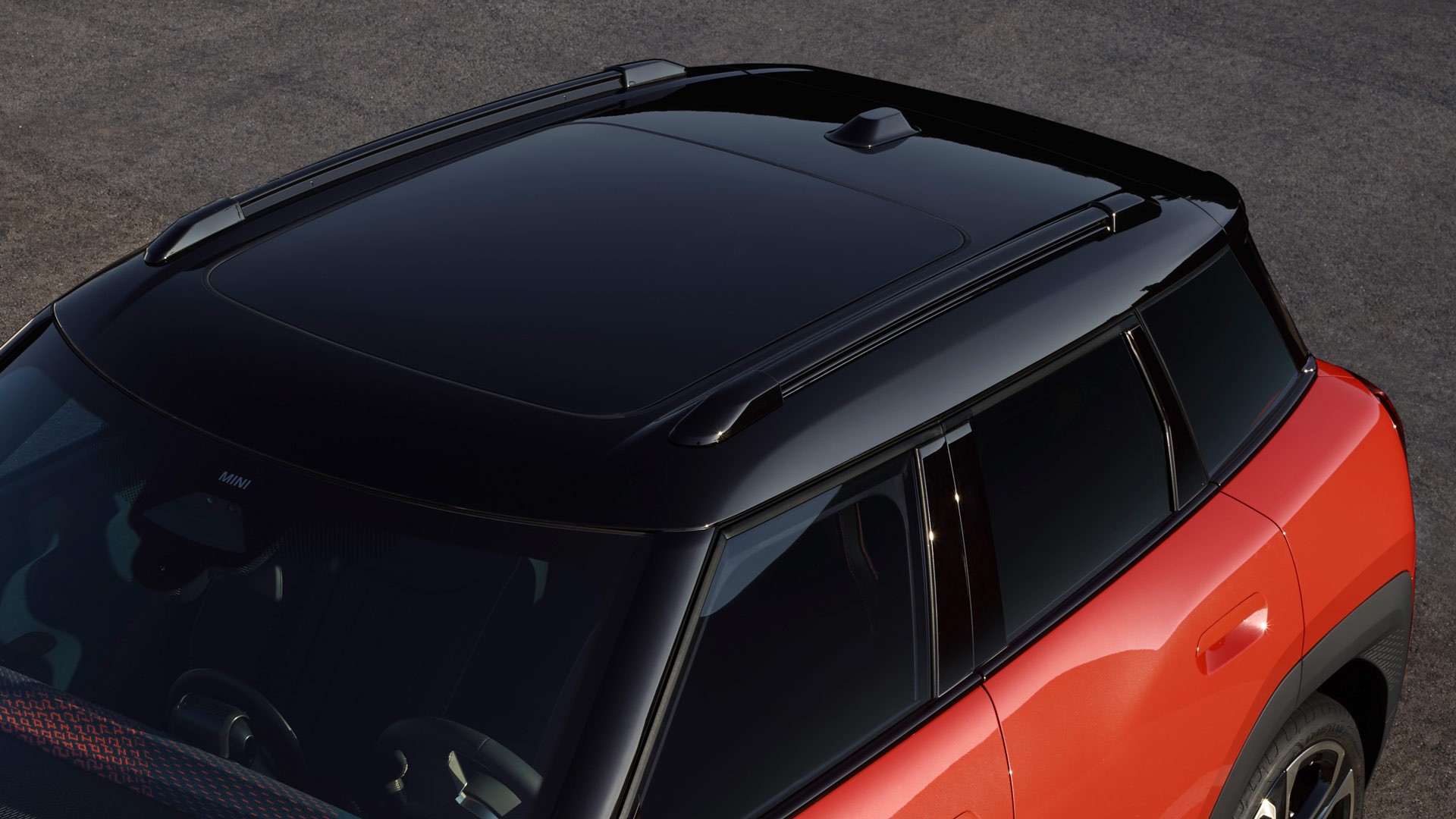 MINI Aceman 100% eléctrico - espacio y versatilidad - techo